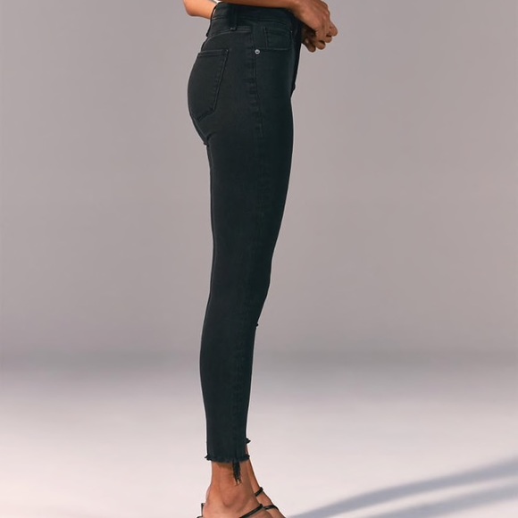 [A&F] High-waisted Black Jeans - Picture 3 of 7